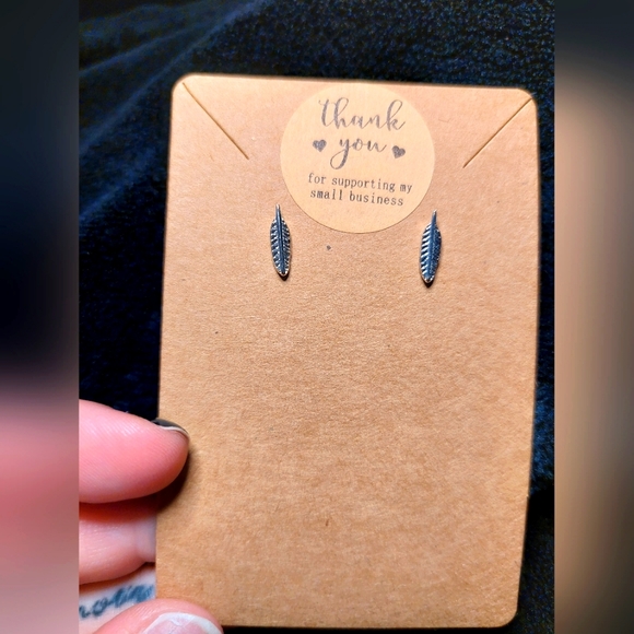 💥 3 for 15! Dainty silver tone feather earrings - Picture 1 of 3